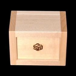 Karakuri Box: Fake Box – Aerial view of the underside of the box and the KCG signature – Designer: KCG