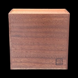 Karakuri Box : Ninja - Vue face arrière en bois de Noyer et avec signature de kash kash en bas à droite - De Osamu Kasho