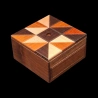 Karakuri Box : Ninja - 2de Vue aérienne en diagonale du dessus avec formes triangulaires de différentes couleurs et essences