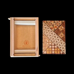Himitsu-Bako: 4 Sun 10 Steps Koyosegi – Aerial view of the open box and Izumiya’s signature