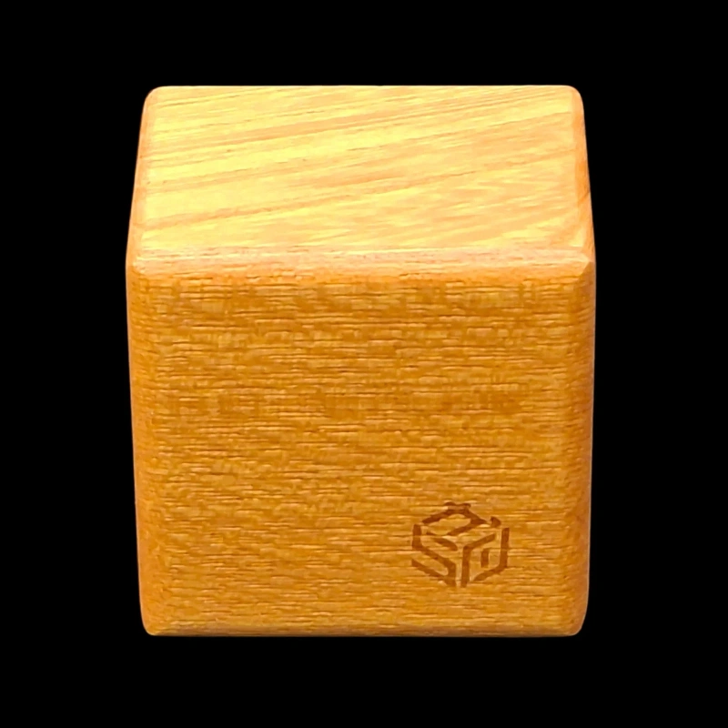 Karakuri Box: Caja pequeña n.º 4 - Vista frontal - Firma KCG - Creador KCG