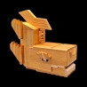 Karakuri-Box: Shachihoko - Vista diagonal del costado del pez mitológico - Creador: Daiki Arimura