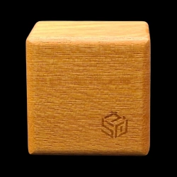 Karakuri Box: Caja pequeña n.º 4 - Vista frontal y vestas de la madera - Diseñador KCG