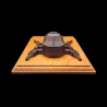 Karakuri-Box: Kabuto – Rückansicht des Nashornkäfers auf seinem Sockel – Designer: Taisho Iwasaki
