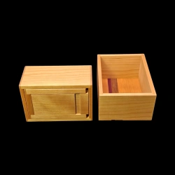 Boîte Karakuri : La Double Boîte - Vue de dessus des deux boîtes + signature KCG - Création : KCG
