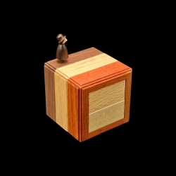 Karakuri Box: El filósofo «Bara-bara» - Vista superior y lateral - Bandas marrones, blancas y naranjas - Creador: Kash-Kash