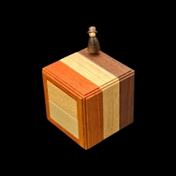 Karakuri Box: Der Philosoph „Bara-bara“ – Diagonale Ansicht von oben – Designer Kash-Kash