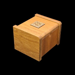 Caja Karakuri: Vista diagonal desde arriba con Yosegi - Creador: Hiroshi Iwahara