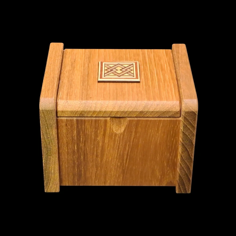 Karakuri-Box: Ansicht der Vorderseite von oben – Designer: Hiroshi Iwahara
