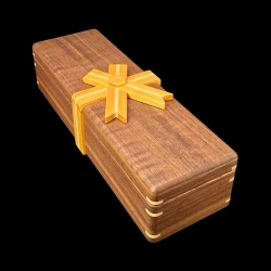 Karakuri Box: Letter Box D-4 - Otra vista diagonal desde arriba - Creador: Akio Kamei