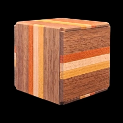 Karakuri Box: Diagonale horizontale Ansicht, drei Streifen: Orange, Weiß, Rot – Designer: KCG