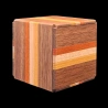 Karakuri Box: Diagonale horizontale Ansicht, drei Streifen: Orange, Weiß, Rot – Designer: KCG