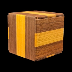 Karakuri Box: New Secret Box 1 - Vista diagonal con banda blanca - Diseñador: KCG