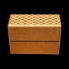 Himitsu-bako: The Knock Box: Ansicht von oben auf die Rückseite der Schachtel mit einem grünen Streifen – Designer: H. Oka