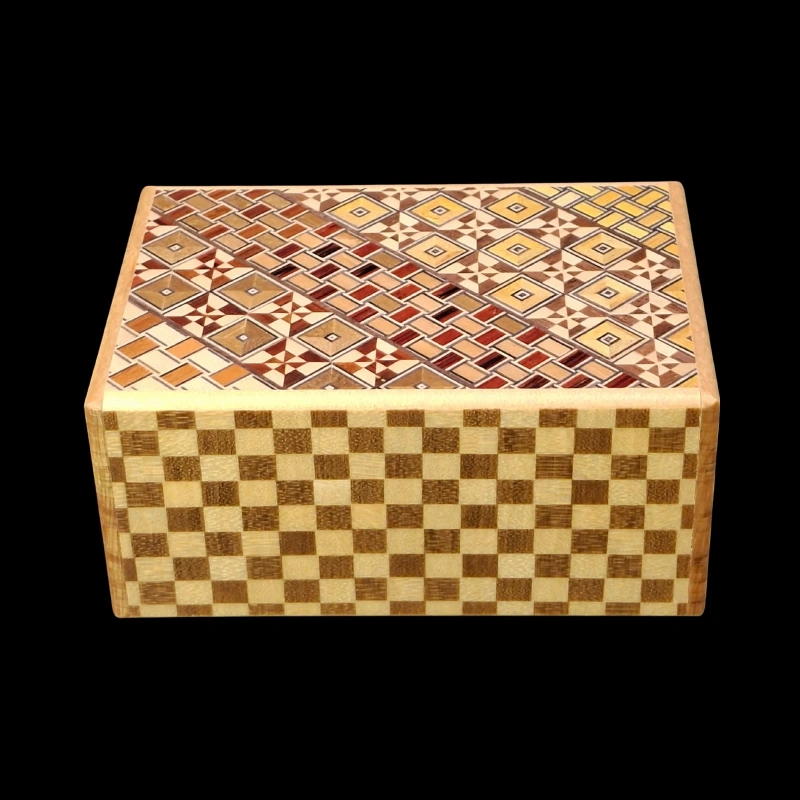 Himitsu-bako : The Knock Box : Vue de haut de la marqueterie Yosegi - Créateur : Hiroyuki Oka