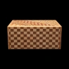 Himitsu-bako : The Knock Box : Vue horizontale du côté long en Ichimatsu (damier) - Créateur : Hiroyuki Oka