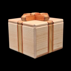 Karakuri Box: A Present For You - Vista diagonal de la caja - Creador: Shou Sugimoto