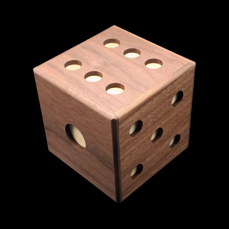 Karakuri Box: The Dice - Vista diagonal desde arriba - Puntos 6, 1 y 5 - Creador Akio Kamei