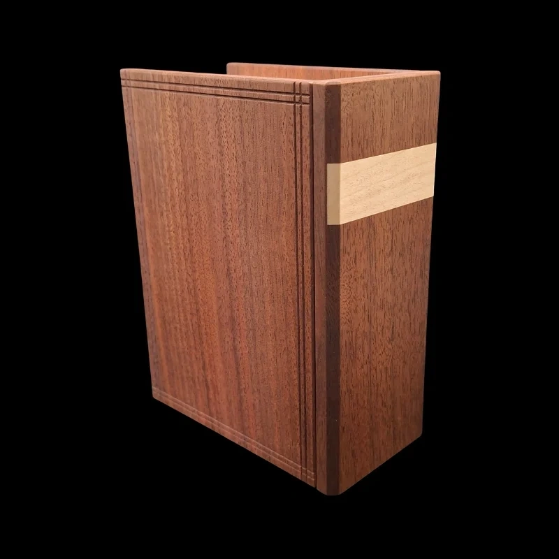 Karakuri Box: El libro - Vista de la caja vertical y de perfil por la parte trasera - Creación: KCG (idea de Akio Kamei)