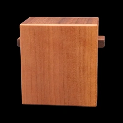 Karakuri-Box: Nanomedashi – Seitenansicht mit hervorstehenden Schubladengriffen – Designer: Daiki Arimura