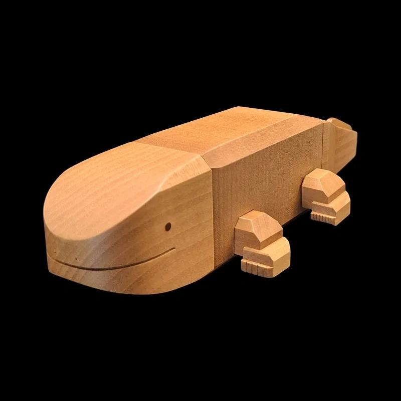 Karakuri-Box: Ichtyostega – Nahaufnahme von der Seite – Designer: Yoh Kakuda