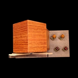 Karakuri-Box: Windmühle – Blick von oben auf das Dach der Mühle und die Tulpen – Designer: Daiki Arimura