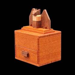 Karakuri Box: «The Thinking Bat» (El murciélago pensante) - Vista diagonal - Creador: Yoh Kakuda