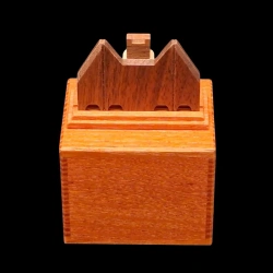 Karakuri Box: „The Thinking Bat“ – Draufsicht von hinten – Designer: Yoh Kakuda