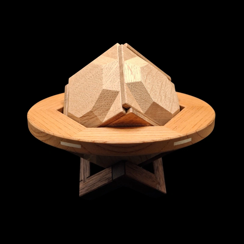 Karakuri Box: Planet With A Ring 2 - Vista frontal - Sobre su base - Creador: Hideaki Kawashima