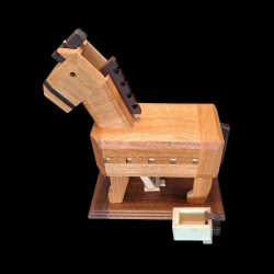 Karakuri box : A horse with a warrior - Vue de dessus côté flanc avec une ouverture - Créateur : Osamu Kasho