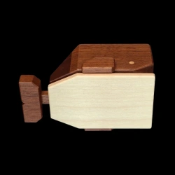 Caja Karakuri: Baby Whale - Vista aérea desde abajo (madera blanca) - Creador: Osamu Kasho