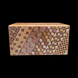 Himitsu-Bako : 6 sun 54 + 1 Koyosegi - Vue de face d'un côté - motif Koyosegi - Création pour Izumiya