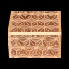 Himitsu-bako: 2 sun 10 pasos, motivo Kuroasa - Vista frontal del lado largo - Diseñador: Izumiya