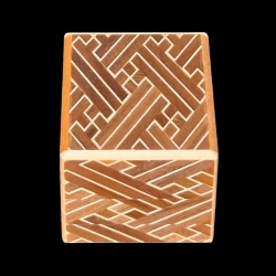 Himitsu-Bako: Kurosaya 2 sun 10 steps – Aerial view of the box laid on its side – Manufacturer: Izumiya