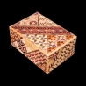 Himitsu-bako : Tirelire 4 Sun 12 Steps - Vue aérienne en diagonale de 3 faces et motifs Koyosegi - Fabricant : Izumiya