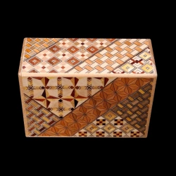 Himitsu-bako: 4 Sun 7 Steps Traditional Koyosegi - Aerial view of the long side of the box - Manufacturer: Izumiya