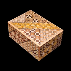 Himitsu-bako : 4 Sun 7 Steps Koyosegi Traditionnel - Vue aérienne en diagonale de 3 faces - Fabricant : Izumiya