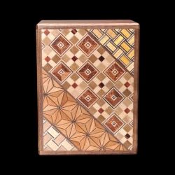 Himitsu-bako: 3 Sun 12 Steps Walnut and Yosegi – View of the lid featuring the Koyosegi pattern – Designer: Hiroyuki Oka