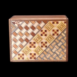 Himitsu-bako: 3 Sun 12 Steps Walnut and Yosegi – Exterior back view featuring a Koyosegi pattern – Designer: Hiroyuki Oka