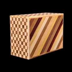 Himitsu-bako: 4 Sun 14 Steps stripes & Ichimatsu – View of the striped front and chequered sides – Designer: Hiroyuki Oka