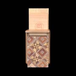 Himitsu-bako: Mame 14 Steps Yosegi & Magnolia – View of the open box, Koyosegi pattern and signature – Designer: Hiroyuki Oka