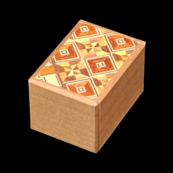 Himitsu-bako: Mame 14 Steps Yosegi & Magnolia – Aerial view of the Koyosegi pattern – Designer: Hiroyuki Oka