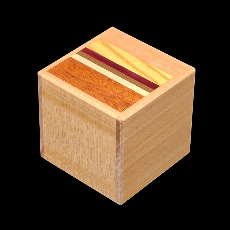 2 Sun 12 Steps bois naturel - Vue aérienne en diagonale du dessus en 6 bois différents et côtés en agathis - Créateur : H. Oka