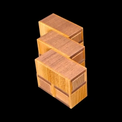 Karakuri Box : Fractal Drawer 5-unit - Vue aérienne en diagonale de la boîte - Créateur : Hiroshi Iwahara