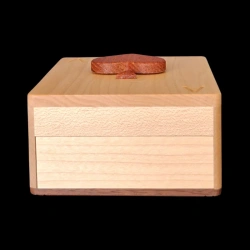 Karakuri Boka: Fortune Cards – View of the short side of the box – Designed by KCG