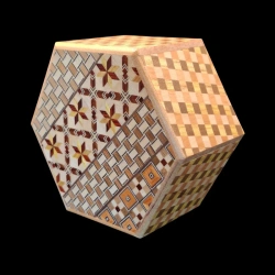 Himitsu-Bako : Hexagone 6 Steps Yosegi et Ichimatsu - Vue diagonale motifs Yosegi et Ichimatsu - Créateur : Hiroyuki Oka