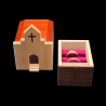 Karakuri-box: La iglesia - vista desde arriba con cojín, ejemplo de inserción de joyas - Creador: Hiroshi Iwahara