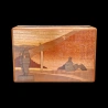 Himitsu-bako: 4 Sun 4 Steps ‘Hakone Museum’ – Front view of the box lid and its marquetry depicting the open-air museum