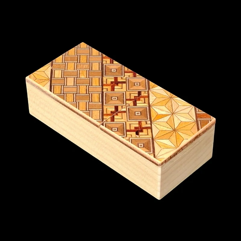 Caja mágica Karakuri: Parte superior con motivos tradicionales Koyosegi - Vista aérea en diagonal recta