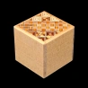 Cube 2 Sun 7 Steps – Diagonale Draufsicht auf eine Seite aus Yosegi-Zaiku und Seiten aus Naturholz – Designer: Hiroyuki Oka